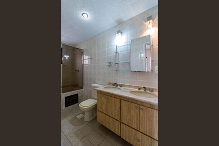 Apartamento para alugar com 196m², 4 quartos e 4 vagasBanheiro da Suíte 2