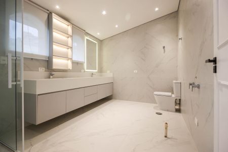 Casa à venda com 650m², 4 quartos e 4 vagasBanheiro do Quarto 