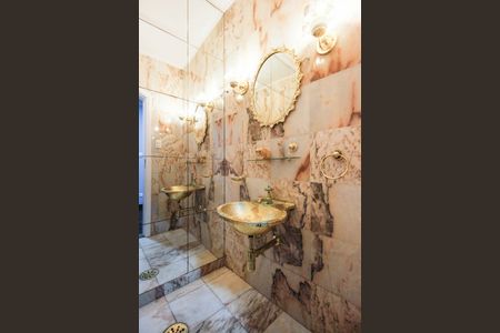 Casa à venda com 650m², 4 quartos e 4 vagasLavabo Sala