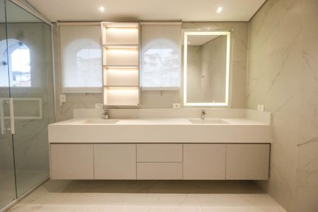 Casa à venda com 650m², 4 quartos e 4 vagasBanheiro do Quarto 