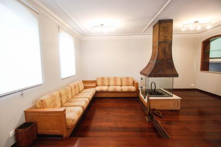 Casa à venda com 650m², 4 quartos e 4 vagasSala