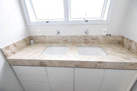 Casa à venda com 650m², 4 quartos e 4 vagasBanheiro de serviço 2