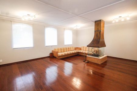 Casa à venda com 650m², 4 quartos e 4 vagasSala