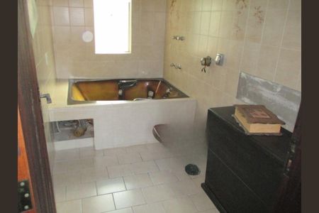 Casa à venda com 240m², 3 quartos e 3 vagas