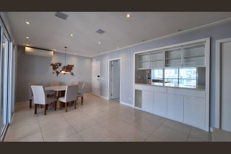 Apartamento para alugar com 120m², 3 quartos e 4 vagas Apartamento para alugar com 120m², 3 quartos e 4 vagasSala