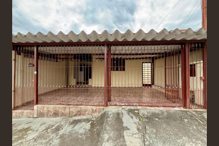 Casa à venda com 272m², 3 quartos e 2 vagasFachada