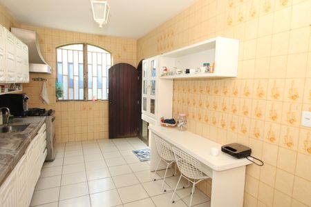 Casa para alugar com 400m², 4 quartos e 2 vagasCozinha