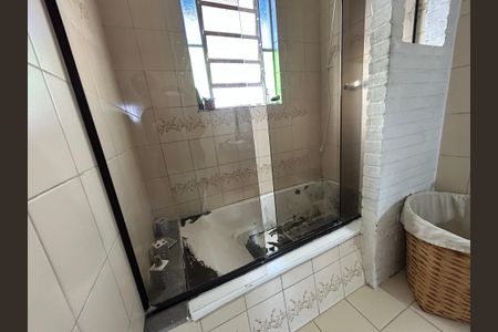 Casa para alugar com 400m², 4 quartos e 2 vagasBanheiro