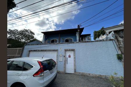 Casa para alugar com 400m², 4 quartos e 2 vagasFachada