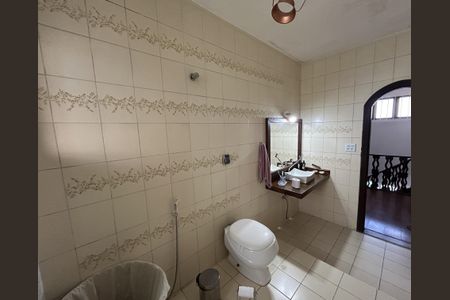 Casa para alugar com 400m², 4 quartos e 2 vagasBanheiro