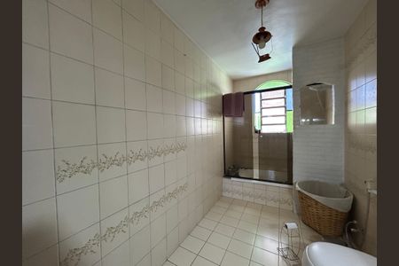 Casa para alugar com 400m², 4 quartos e 2 vagasBanheiro