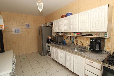 Casa para alugar com 400m², 4 quartos e 2 vagasCozinha