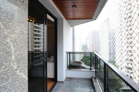 Apartamento para alugar com 150m², 3 quartos e 2 vagasVaranda