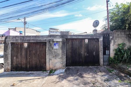 Casa à venda com 100m², 4 quartos e 2 vagasFachada