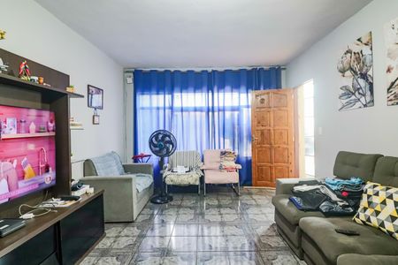 Casa à venda com 100m², 4 quartos e 2 vagasSala