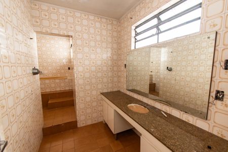 Casa à venda com 480m², 5 quartos e 2 vagasBanheiro da suíte