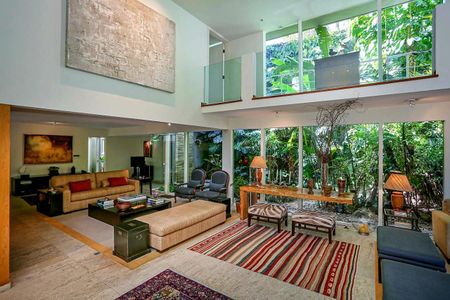 Casa à venda com 878m², 4 quartos e 8 vagasFoto 01