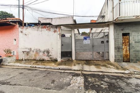 Casa de condomínio para alugar com 52m², 1 quarto e sem vaga Casa de condomínio para alugar com 52m², 1 quarto e sem vagaFachada + Placa
