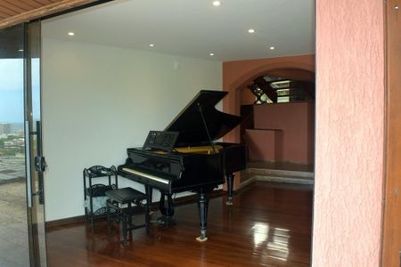 Casa de condomínio para alugar com 540m², 4 quartos e 4 vagas Casa de condomínio para alugar com 540m², 4 quartos e 4 vagasSala