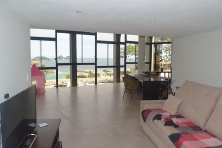 Casa de condomínio para alugar com 540m², 4 quartos e 4 vagas Casa de condomínio para alugar com 540m², 4 quartos e 4 vagasSala/Cozinha