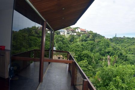 Casa de condomínio para alugar com 540m², 4 quartos e 4 vagas