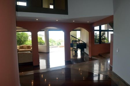 Casa de condomínio para alugar com 540m², 4 quartos e 4 vagas Casa de condomínio para alugar com 540m², 4 quartos e 4 vagasSala