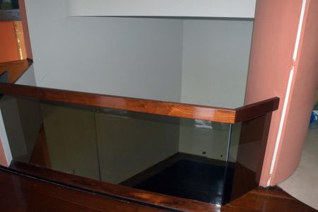 Casa de condomínio para alugar com 540m², 4 quartos e 4 vagas Casa de condomínio para alugar com 540m², 4 quartos e 4 vagasEscada