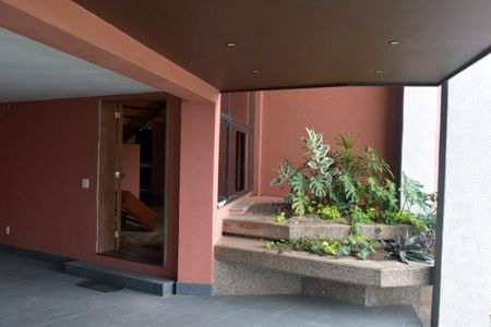 Casa de condomínio para alugar com 540m², 4 quartos e 4 vagas Casa de condomínio para alugar com 540m², 4 quartos e 4 vagasÁrea Externa