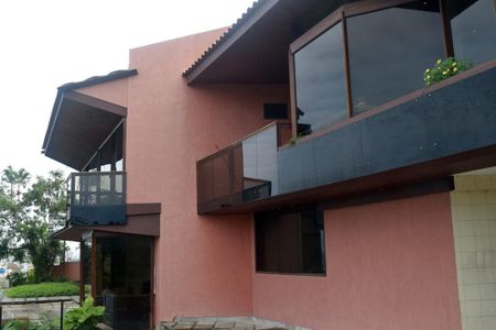 Casa de condomínio para alugar com 540m², 4 quartos e 4 vagas Casa de condomínio para alugar com 540m², 4 quartos e 4 vagasÁrea comum