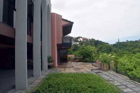 Casa de condomínio para alugar com 540m², 4 quartos e 4 vagas Casa de condomínio para alugar com 540m², 4 quartos e 4 vagasÁrea Externa