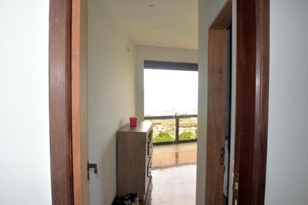 Casa de condomínio para alugar com 540m², 4 quartos e 4 vagas Casa de condomínio para alugar com 540m², 4 quartos e 4 vagasCorredor