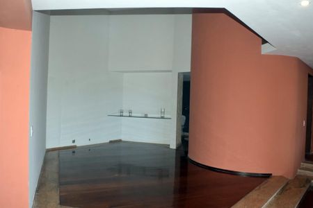 Casa de condomínio para alugar com 540m², 4 quartos e 4 vagas Casa de condomínio para alugar com 540m², 4 quartos e 4 vagasSala