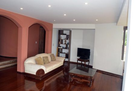 Casa de condomínio para alugar com 540m², 4 quartos e 4 vagas Casa de condomínio para alugar com 540m², 4 quartos e 4 vagasSala