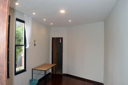 Casa de condomínio para alugar com 540m², 4 quartos e 4 vagas Casa de condomínio para alugar com 540m², 4 quartos e 4 vagasQuarto