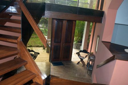 Casa de condomínio para alugar com 540m², 4 quartos e 4 vagas Casa de condomínio para alugar com 540m², 4 quartos e 4 vagasEscada