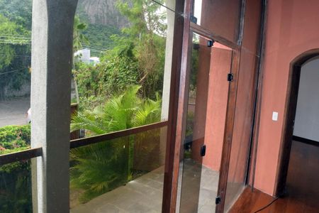 Casa de condomínio para alugar com 540m², 4 quartos e 4 vagas Casa de condomínio para alugar com 540m², 4 quartos e 4 vagasSacada