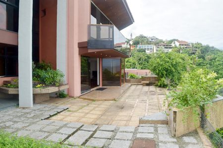 Casa de condomínio para alugar com 540m², 4 quartos e 4 vagas Casa de condomínio para alugar com 540m², 4 quartos e 4 vagasÁrea comum