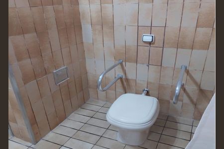 Casa à venda com 216m², 5 quartos e 3 vagas Casa à venda com 216m², 5 quartos e 3 vagasBanheiro 1