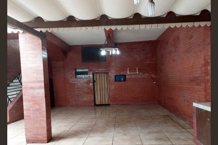 Casa à venda com 216m², 5 quartos e 3 vagas Casa à venda com 216m², 5 quartos e 3 vagasÁrea Externa