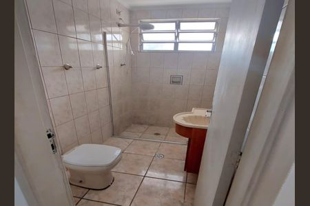 Casa à venda com 216m², 5 quartos e 3 vagas Casa à venda com 216m², 5 quartos e 3 vagasBanheiro 2