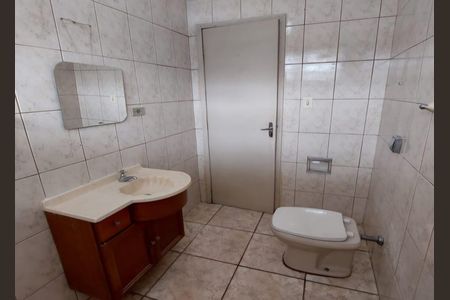 Casa à venda com 216m², 5 quartos e 3 vagas Casa à venda com 216m², 5 quartos e 3 vagasBanheiro 2