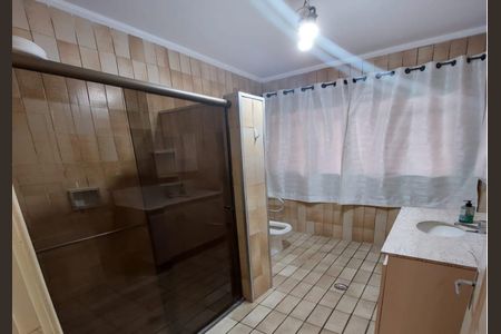 Casa à venda com 216m², 5 quartos e 3 vagas Casa à venda com 216m², 5 quartos e 3 vagasBanheiro 1