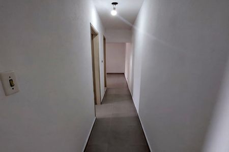 Casa à venda com 216m², 5 quartos e 3 vagas Casa à venda com 216m², 5 quartos e 3 vagasCorredor