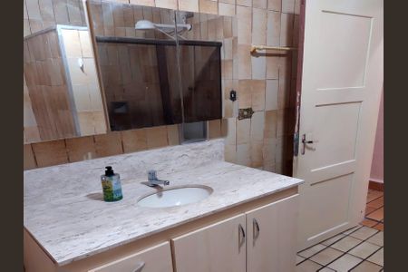 Casa à venda com 216m², 5 quartos e 3 vagas Casa à venda com 216m², 5 quartos e 3 vagasBanheiro 1