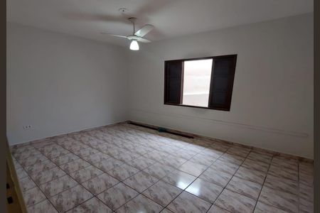 Casa à venda com 216m², 5 quartos e 3 vagas Casa à venda com 216m², 5 quartos e 3 vagasQuarto 2