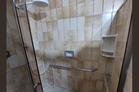 Casa à venda com 216m², 5 quartos e 3 vagas Casa à venda com 216m², 5 quartos e 3 vagasBanheiro 1