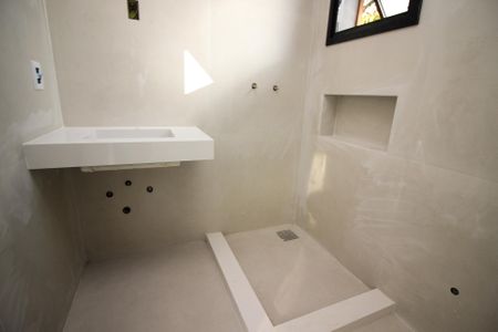 Casa de condomínio à venda com 167m², 3 quartos e 2 vagas Casa de condomínio à venda com 167m², 3 quartos e 2 vagasBanheiro da Suíte 1