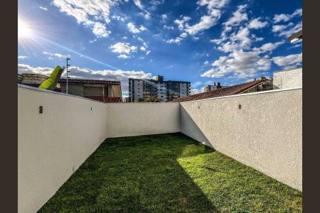 Casa de condomínio à venda com 167m², 3 quartos e 2 vagas Casa de condomínio à venda com 167m², 3 quartos e 2 vagasQuintal