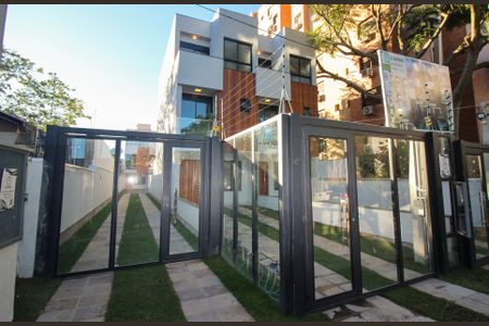 Casa de condomínio à venda com 167m², 3 quartos e 2 vagas Casa de condomínio à venda com 167m², 3 quartos e 2 vagasFachada do condomínio