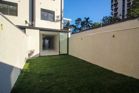 Casa de condomínio à venda com 167m², 3 quartos e 2 vagas Casa de condomínio à venda com 167m², 3 quartos e 2 vagasQuintal